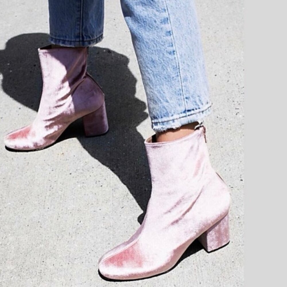 Free People Cecile Velvet Ankle Heel Boots Rose Pink EUC Women’s Size 8.5